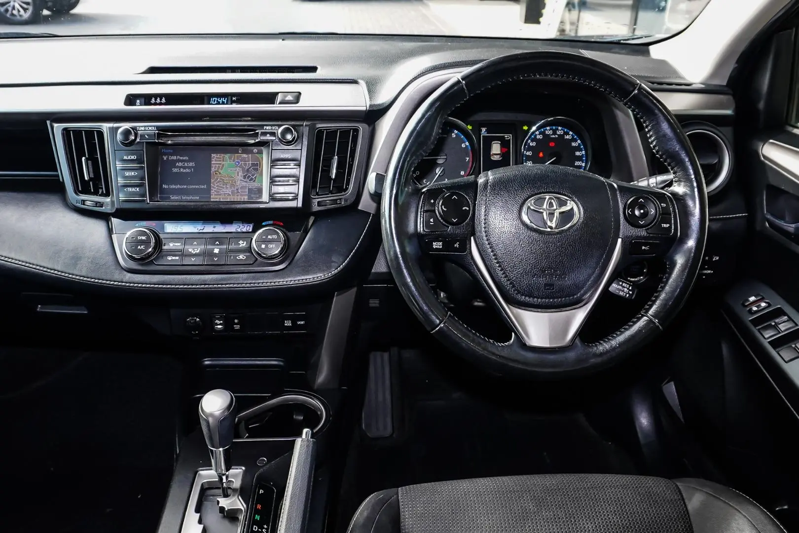 2018 Toyota RAV4 Gallery Image 9