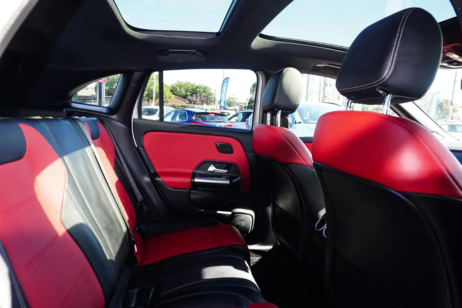 2020 Mercedes-Benz GLA-Class Gallery Image 7