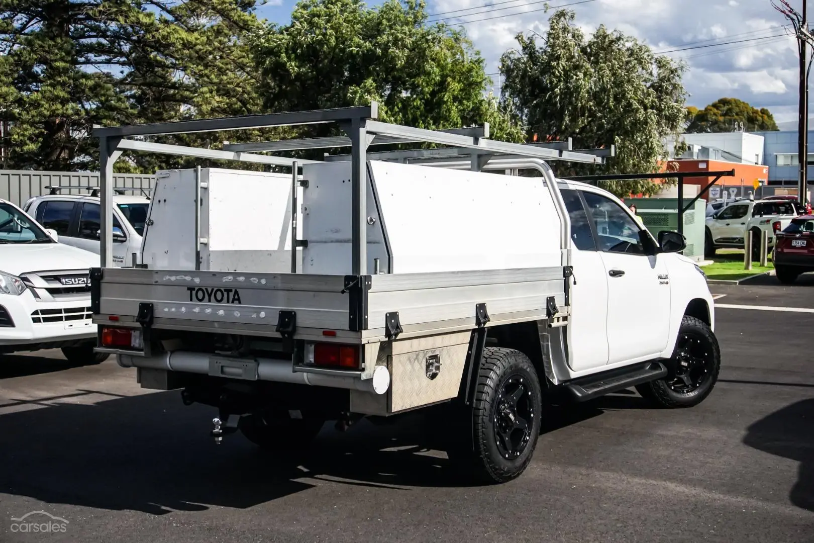 2020 Toyota Hilux Image 2