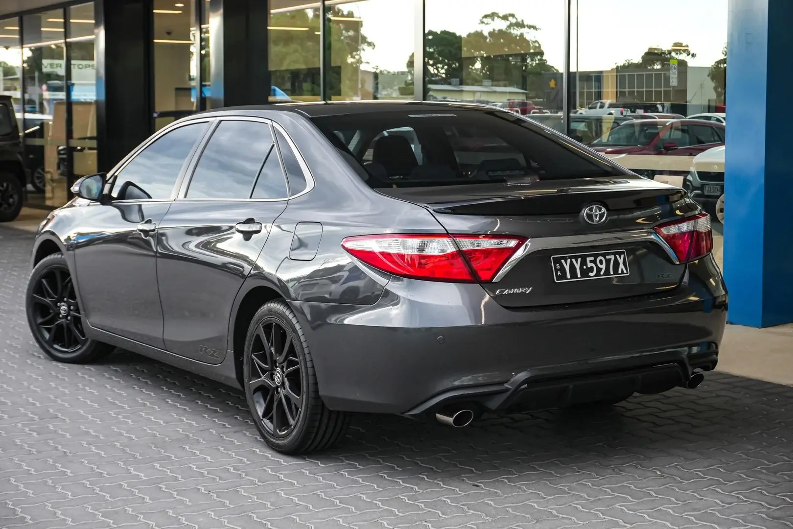 2017 Toyota Camry Gallery Image 3