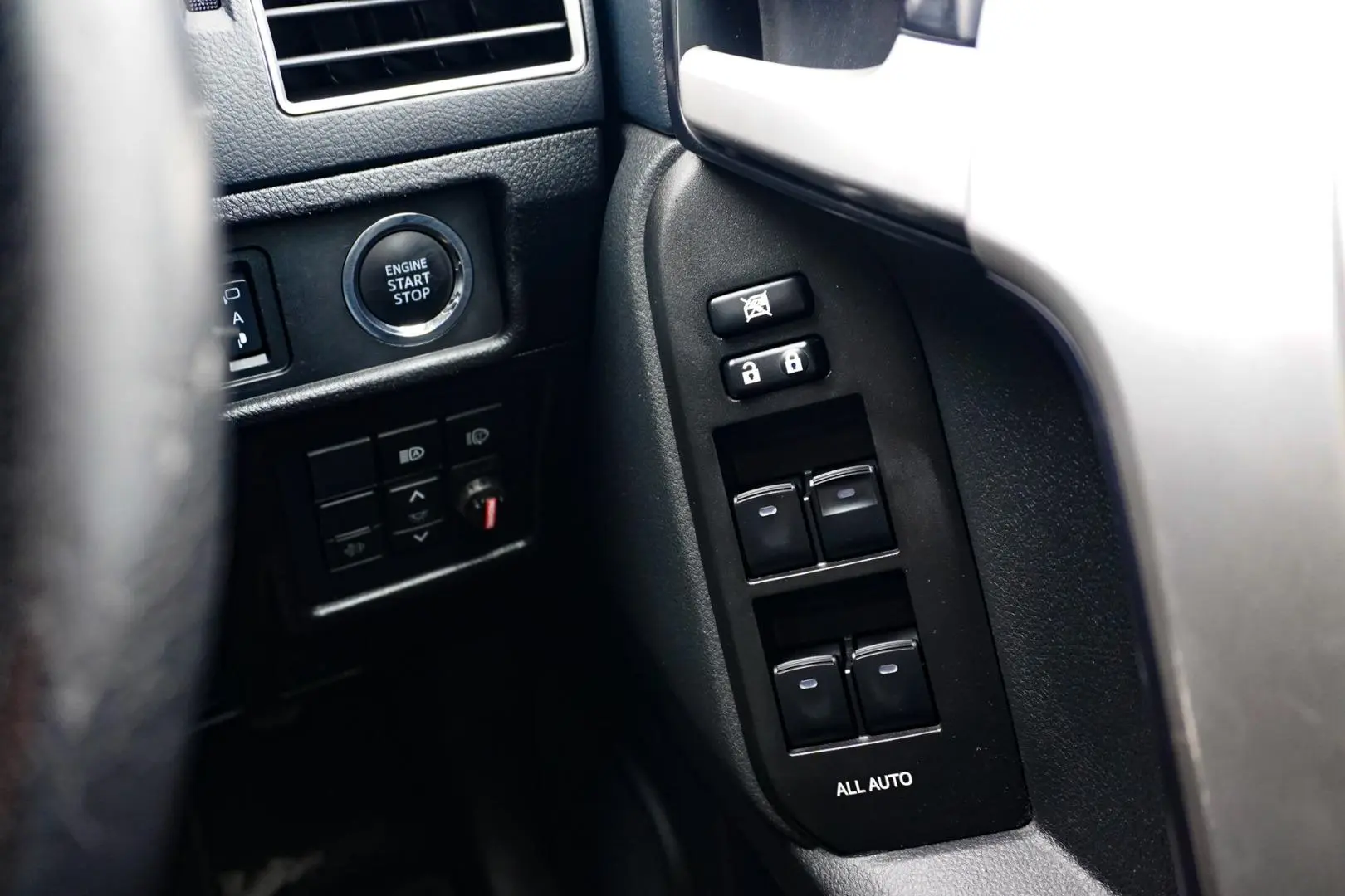 2020 Toyota Landcruiser Prado Gallery Image 23