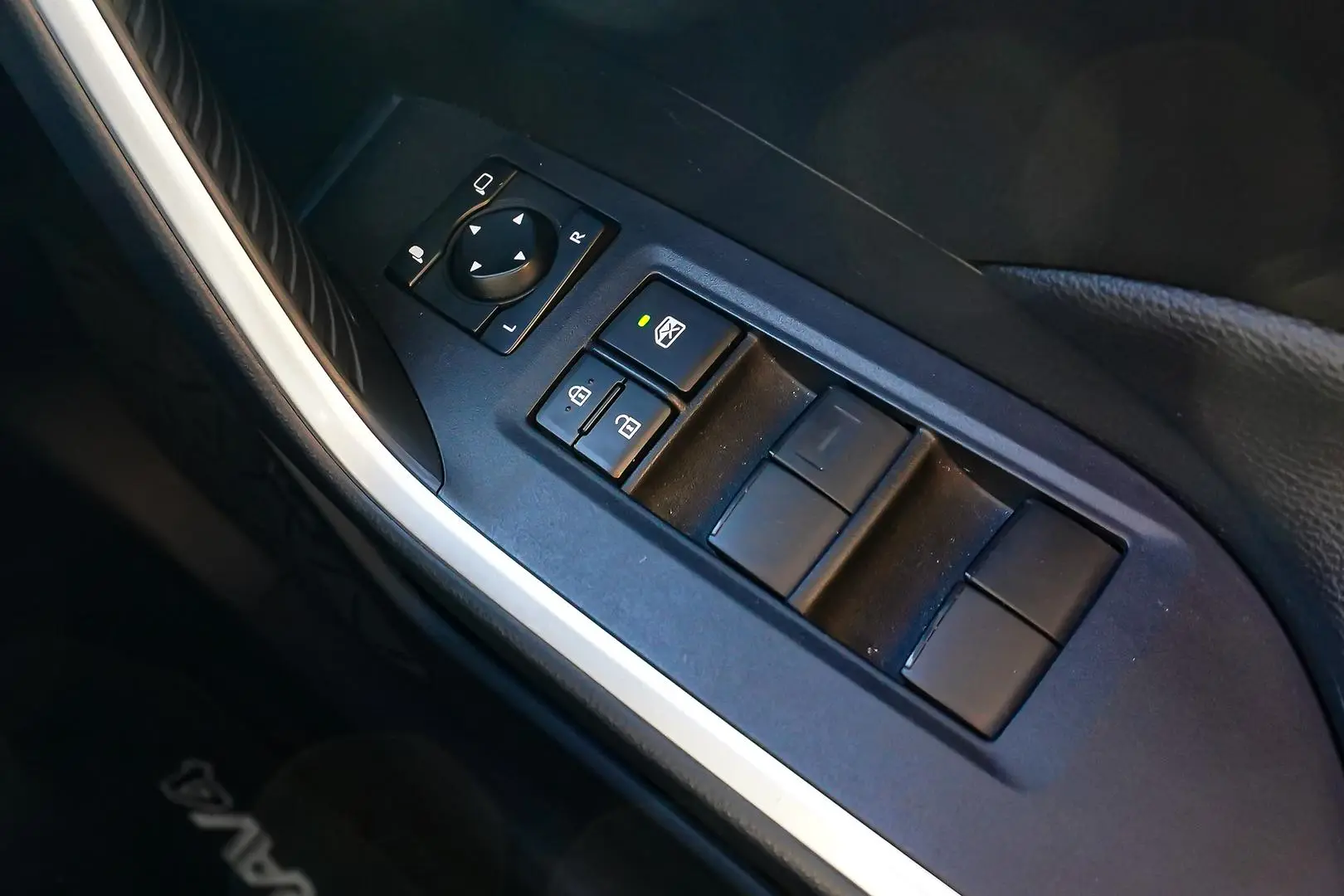 2025 Toyota RAV4 Gallery Image 21
