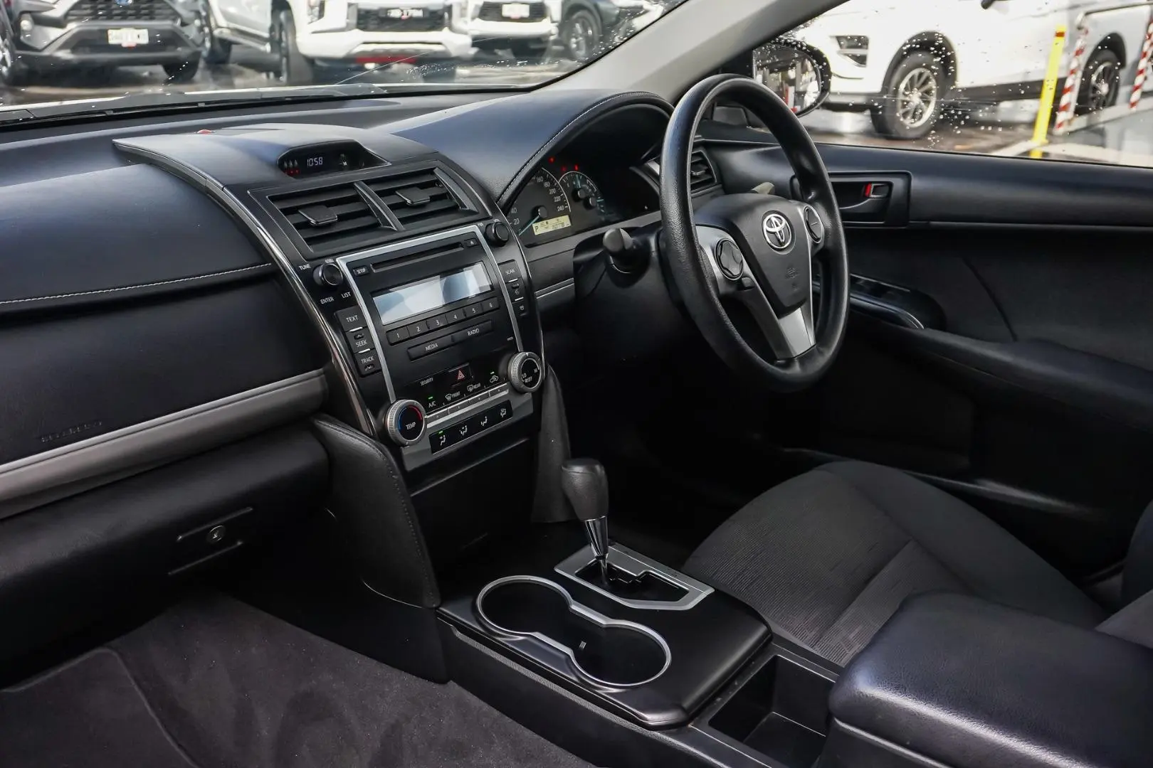 2013 Toyota Camry Gallery Image 10