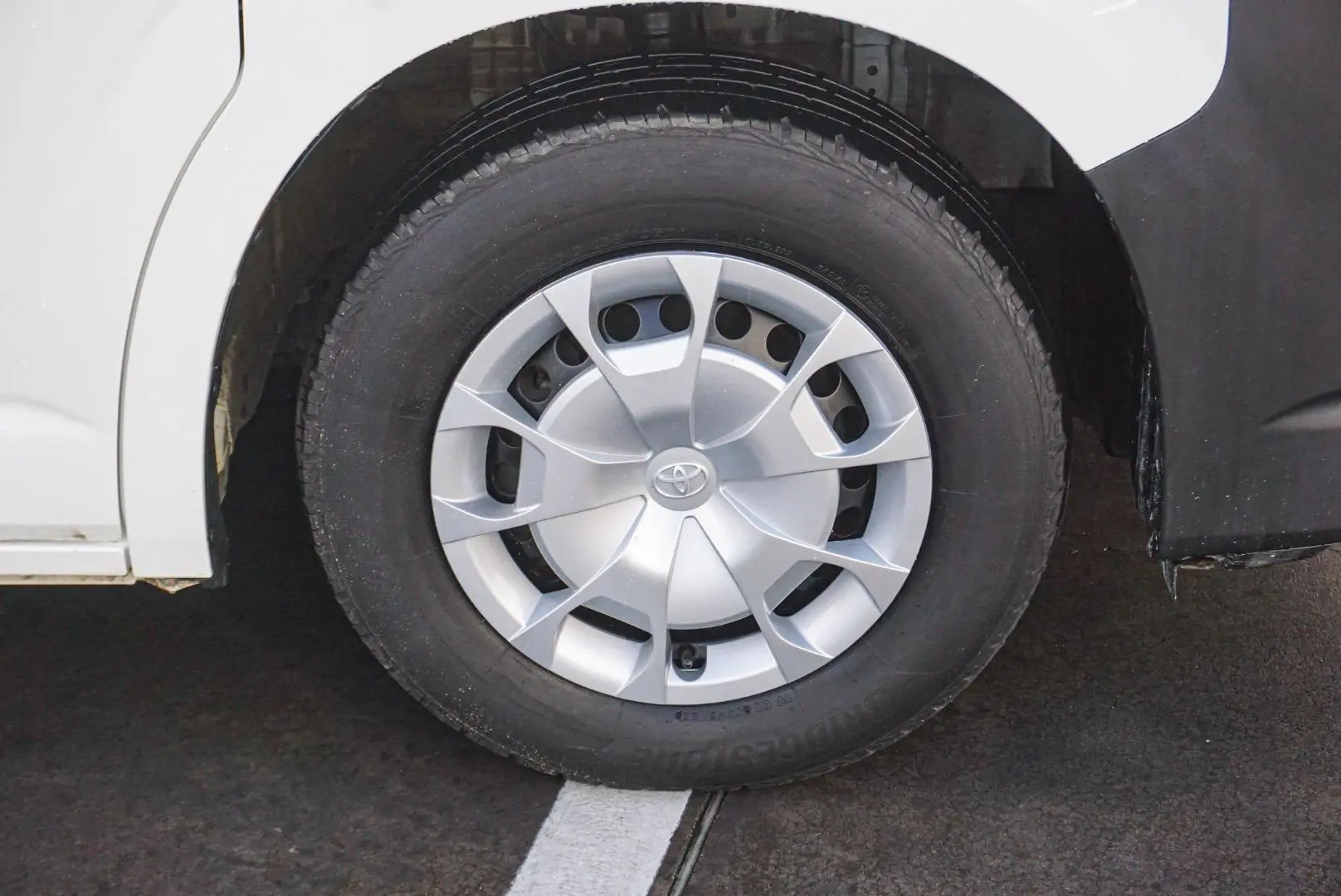 2020 Toyota Hiace Gallery Image 16
