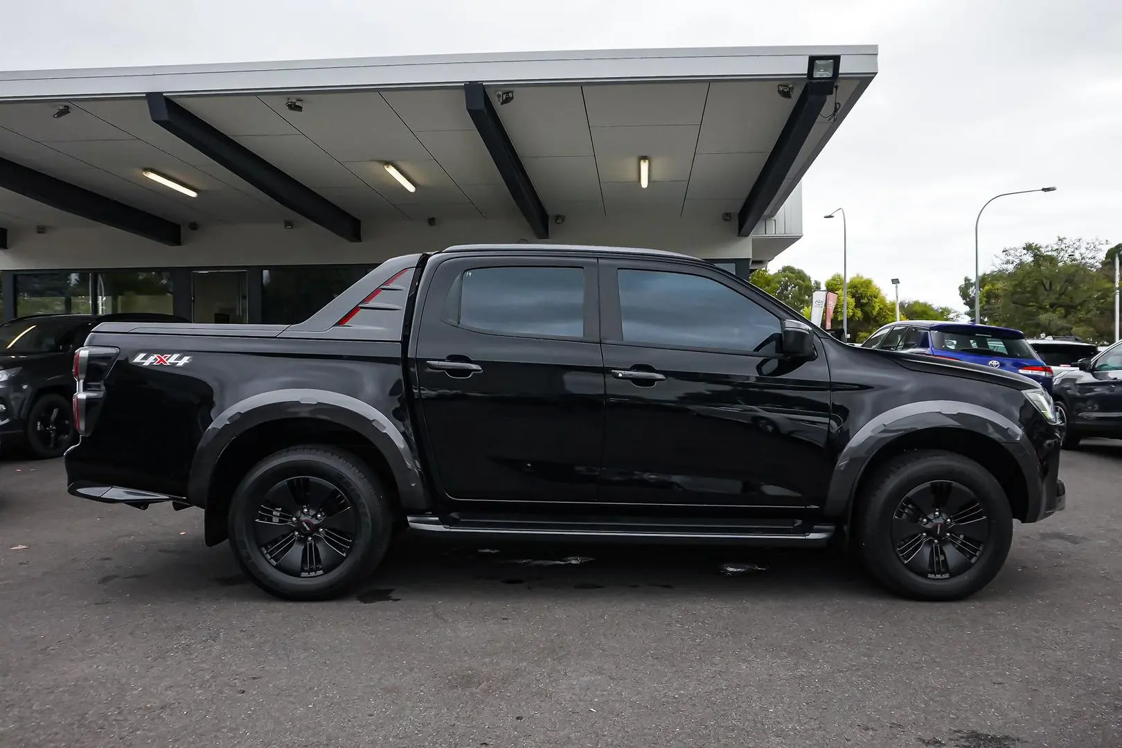 2022 Isuzu D-MAX Gallery Image 4