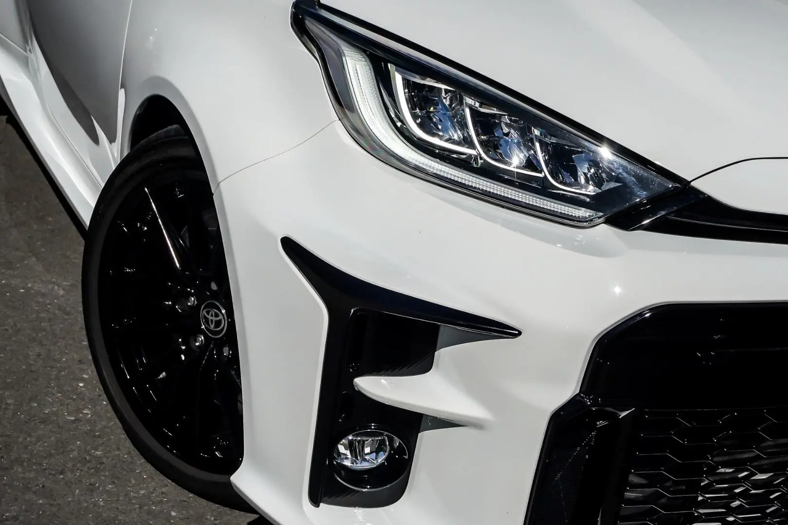 2020 Toyota Yaris Gallery Image 5