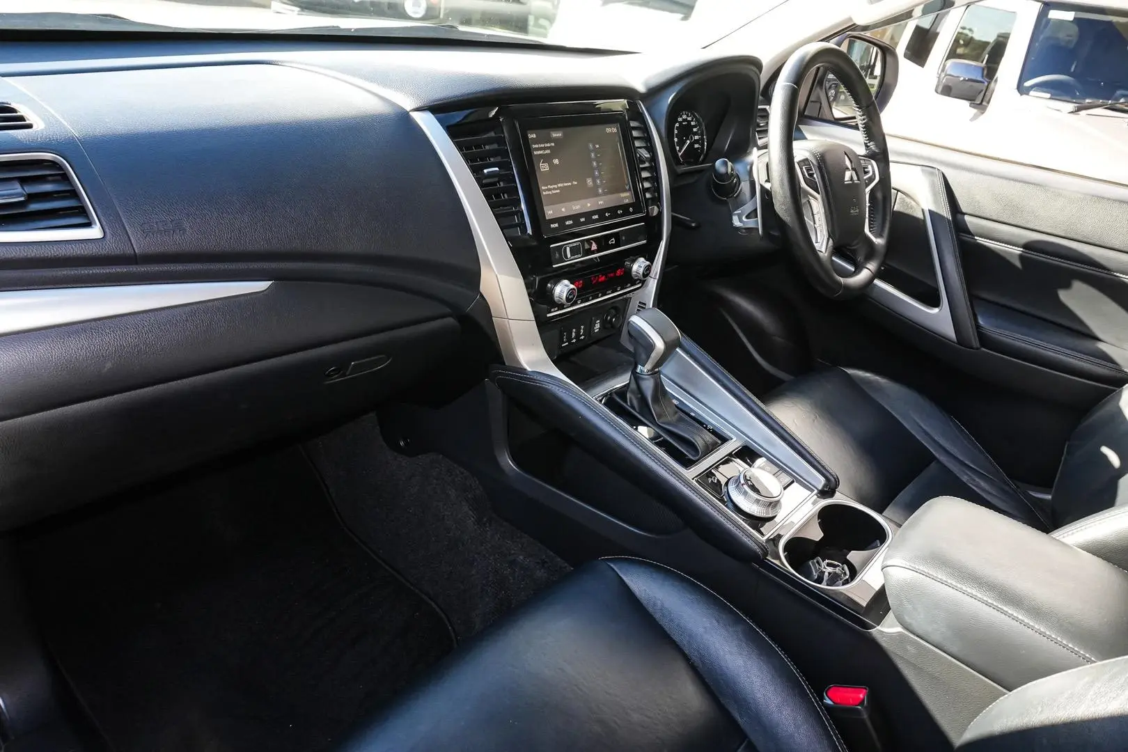 2022 Mitsubishi Pajero Sport Gallery Image 10