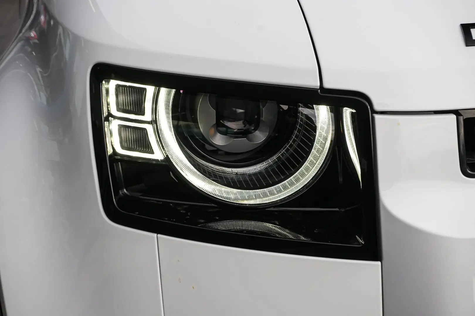 2025 Land Rover Defender Gallery Image 12