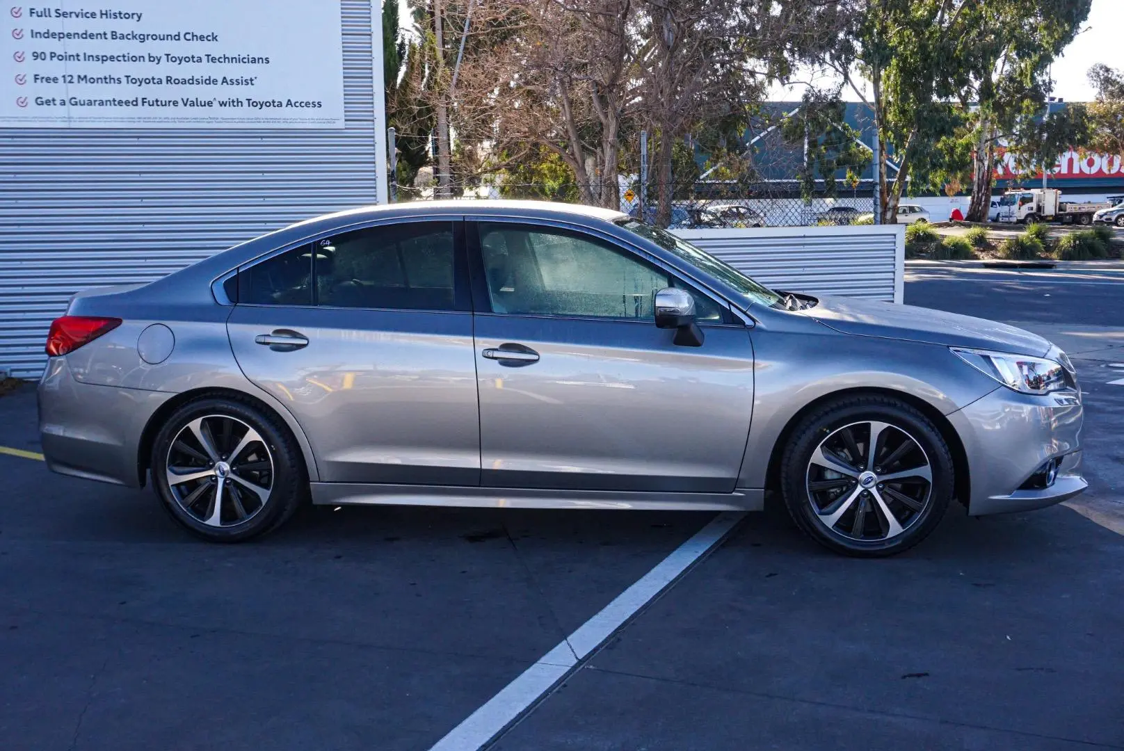 2017 Subaru Liberty Gallery Image 4