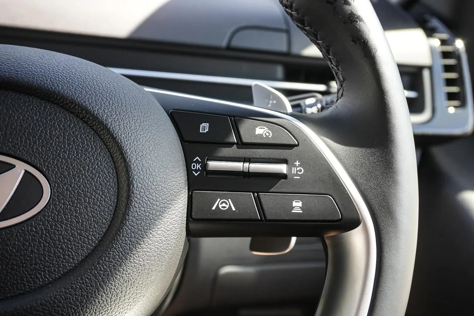 2024 Hyundai STARIA Gallery Image 17