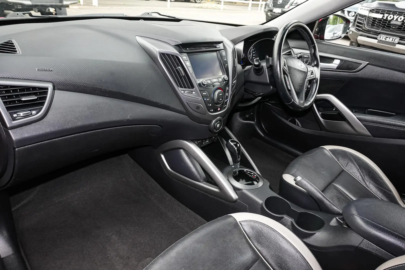 2014 Hyundai Veloster Gallery Image 9