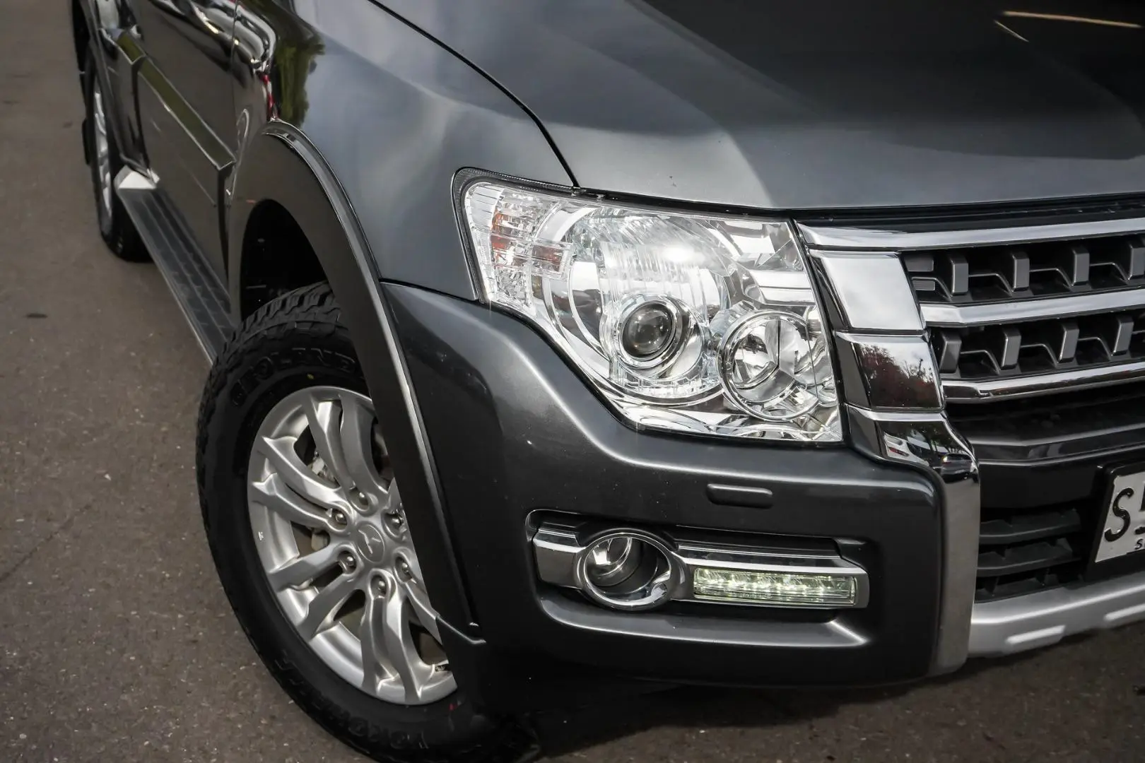 2018 Mitsubishi Pajero Gallery Image 11