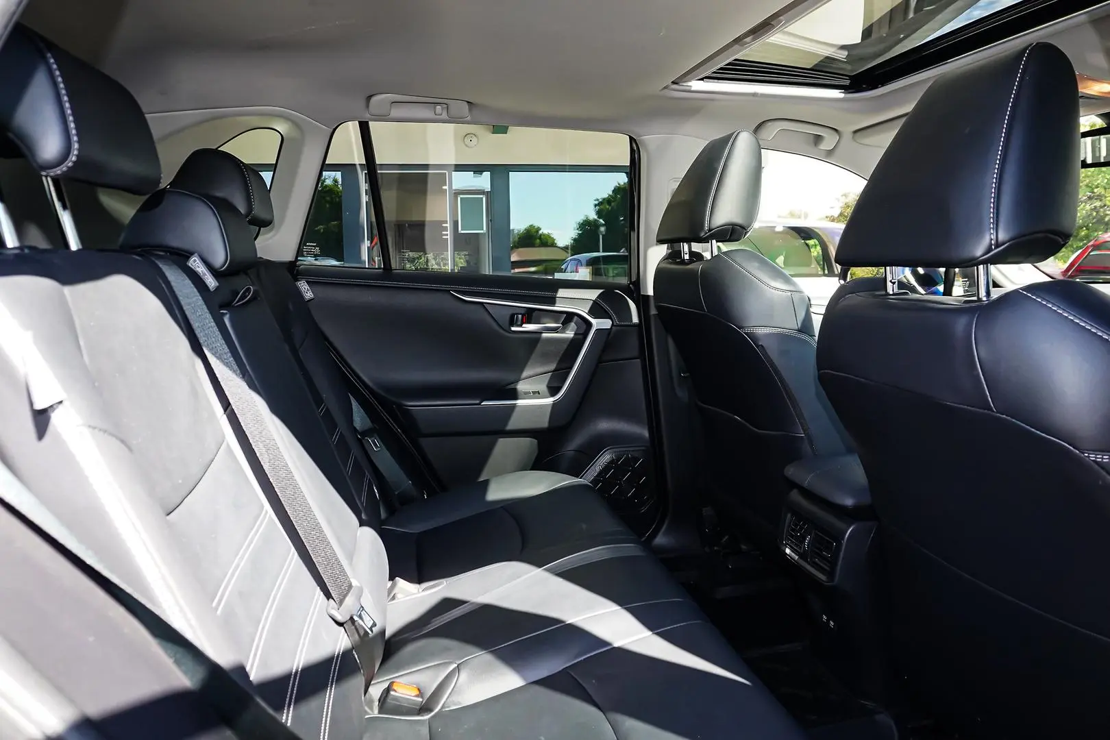 2020 Toyota RAV4 Gallery Image 8