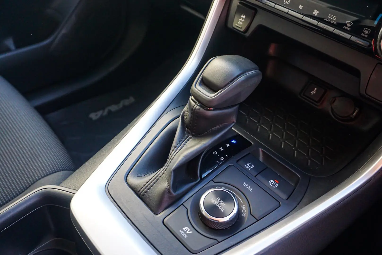 2022 Toyota RAV4 Gallery Image 17