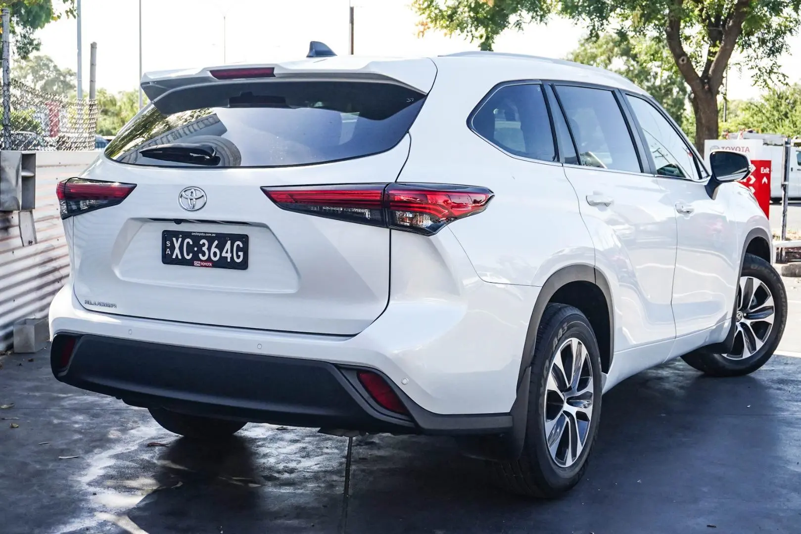 2023 Toyota Kluger Gallery Image 3