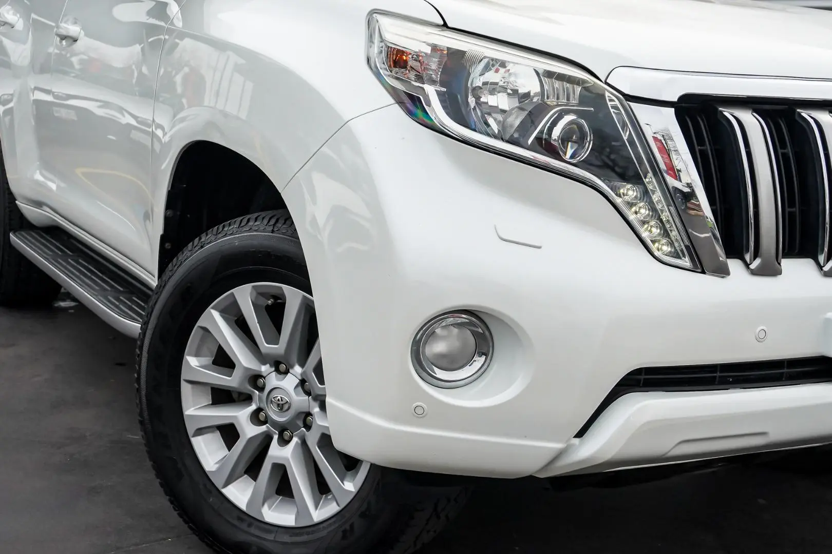2015 Toyota Landcruiser Prado Gallery Image 12
