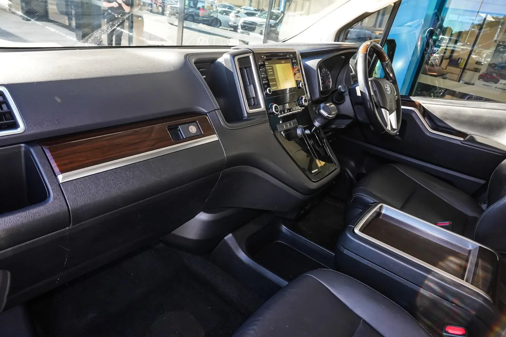 2019 Toyota Granvia Gallery Image 12