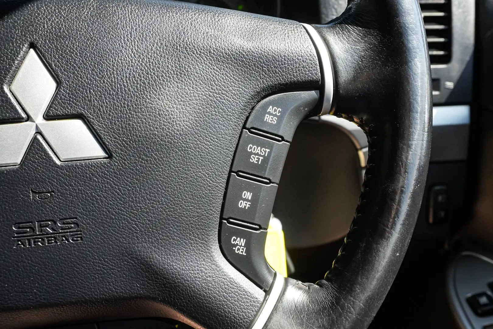 2017 Mitsubishi Pajero Gallery Image 19