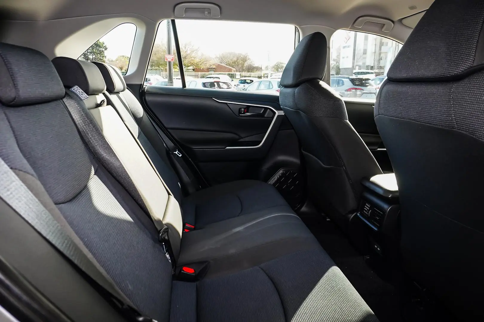 2024 Toyota RAV4 Gallery Image 7