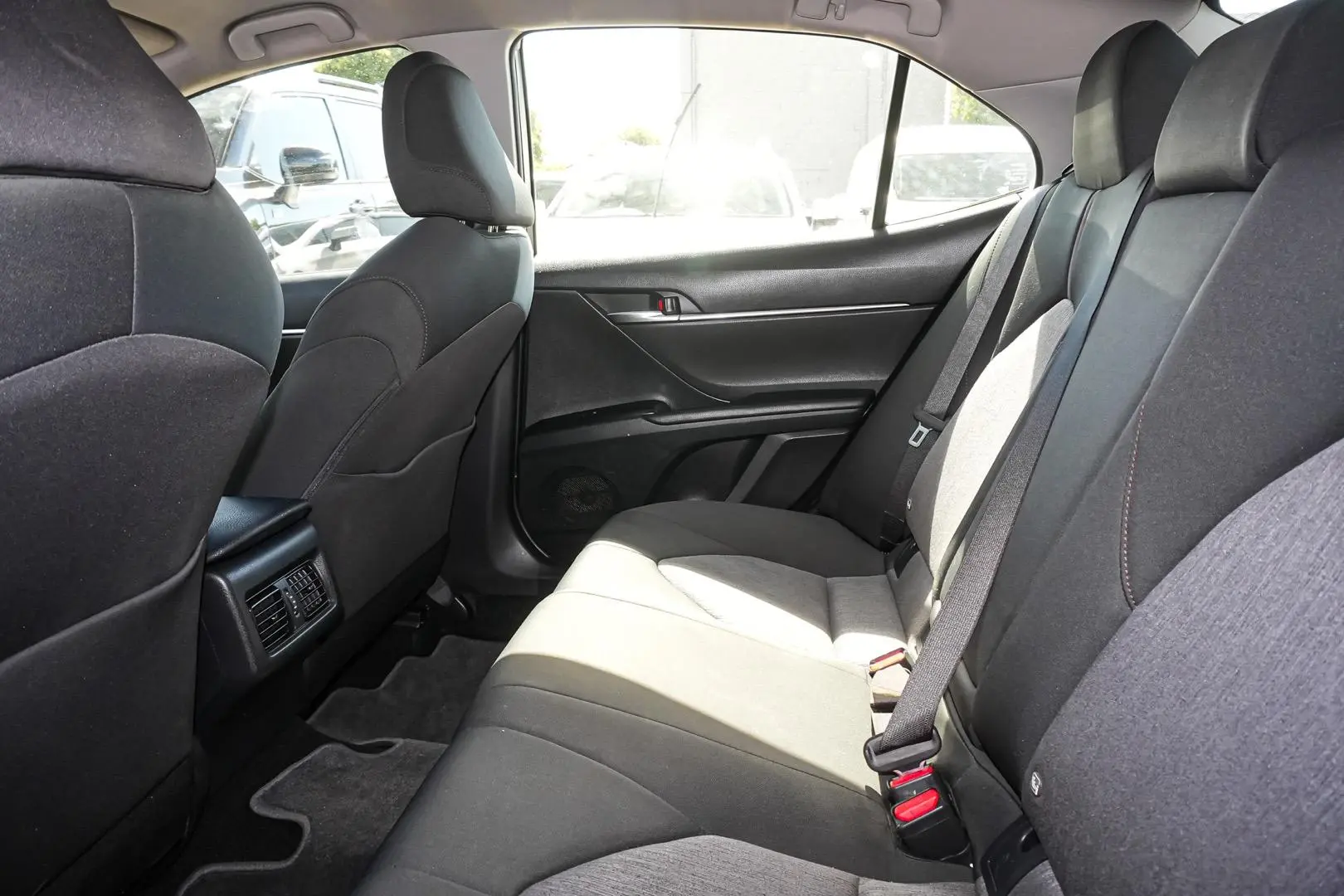 2018 Toyota Camry Gallery Image 8