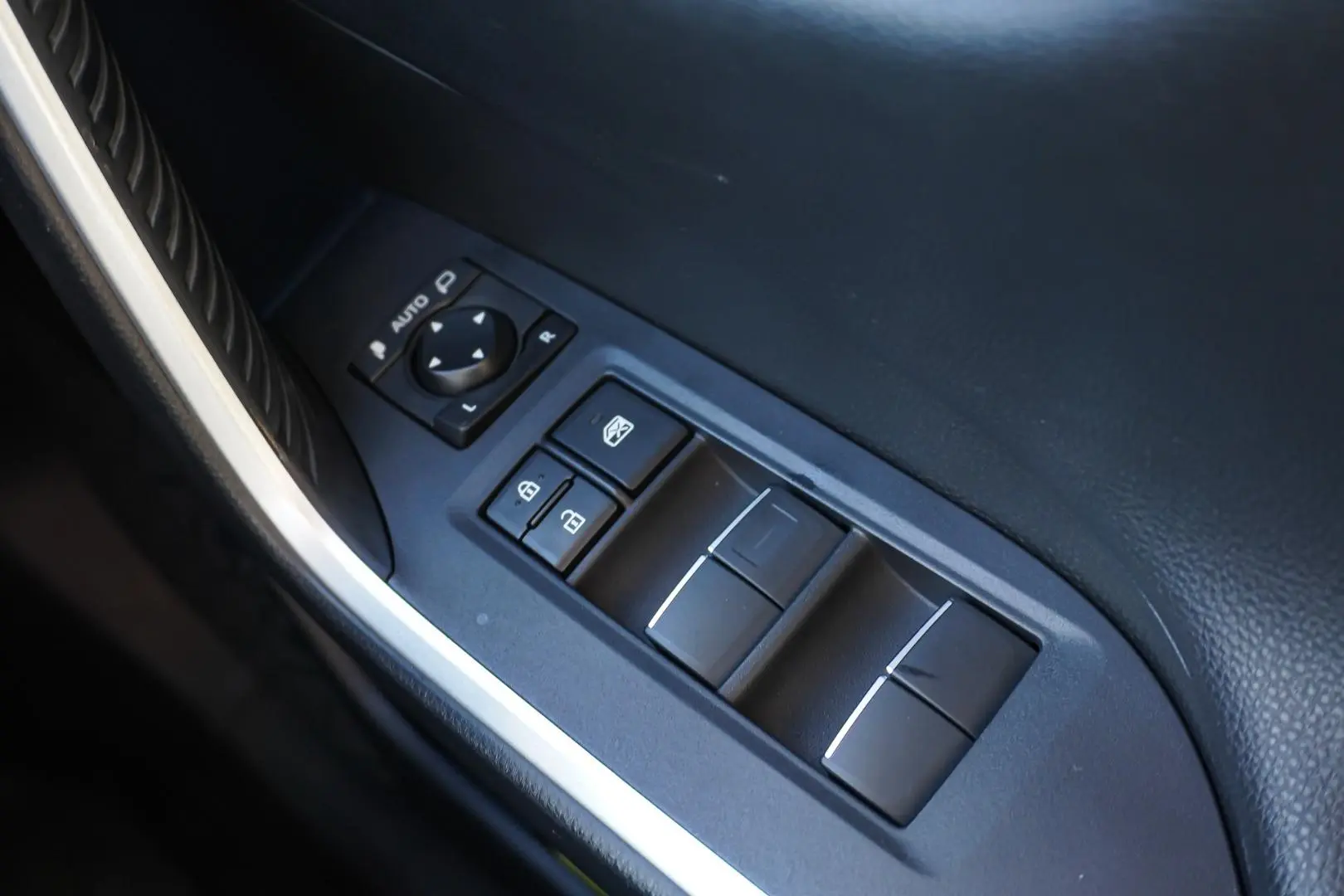 2021 Toyota RAV4 Gallery Image 21