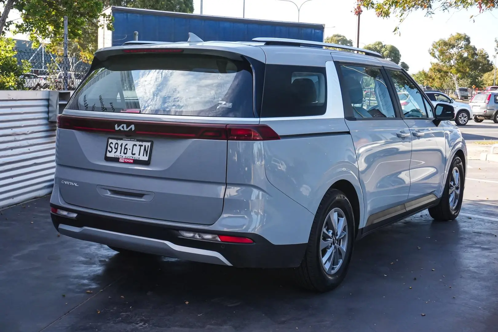 2022 Kia Carnival Gallery Image 3