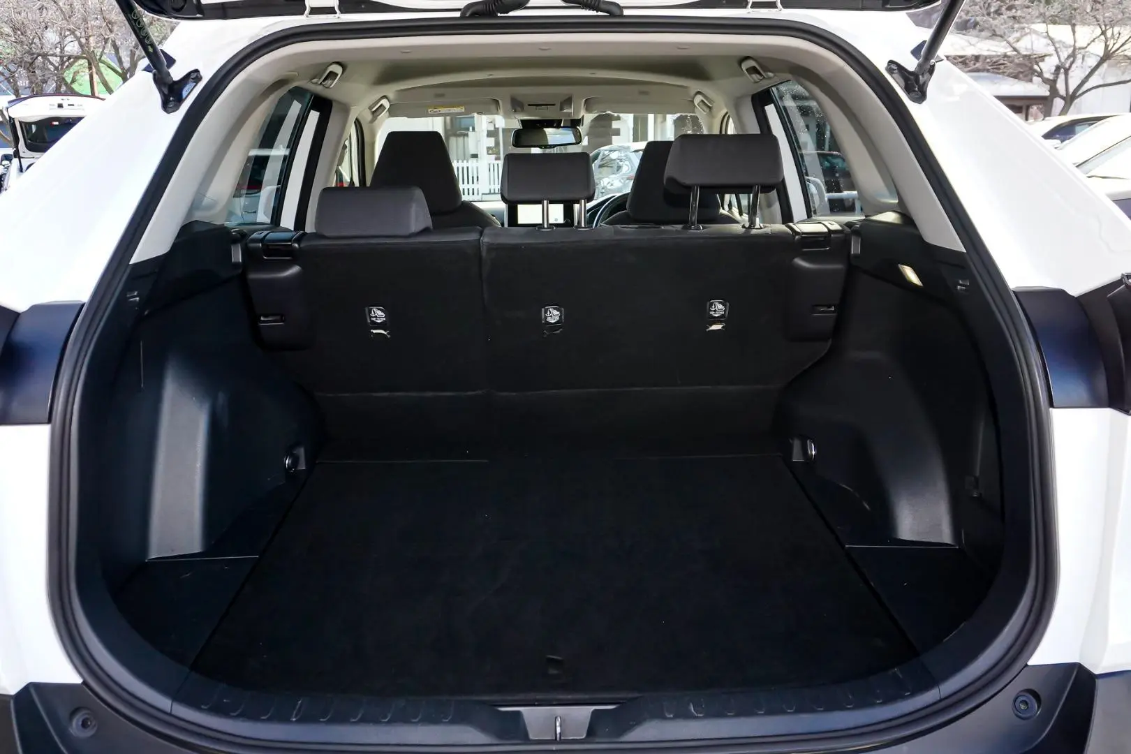 2024 Toyota RAV4 Gallery Image 9