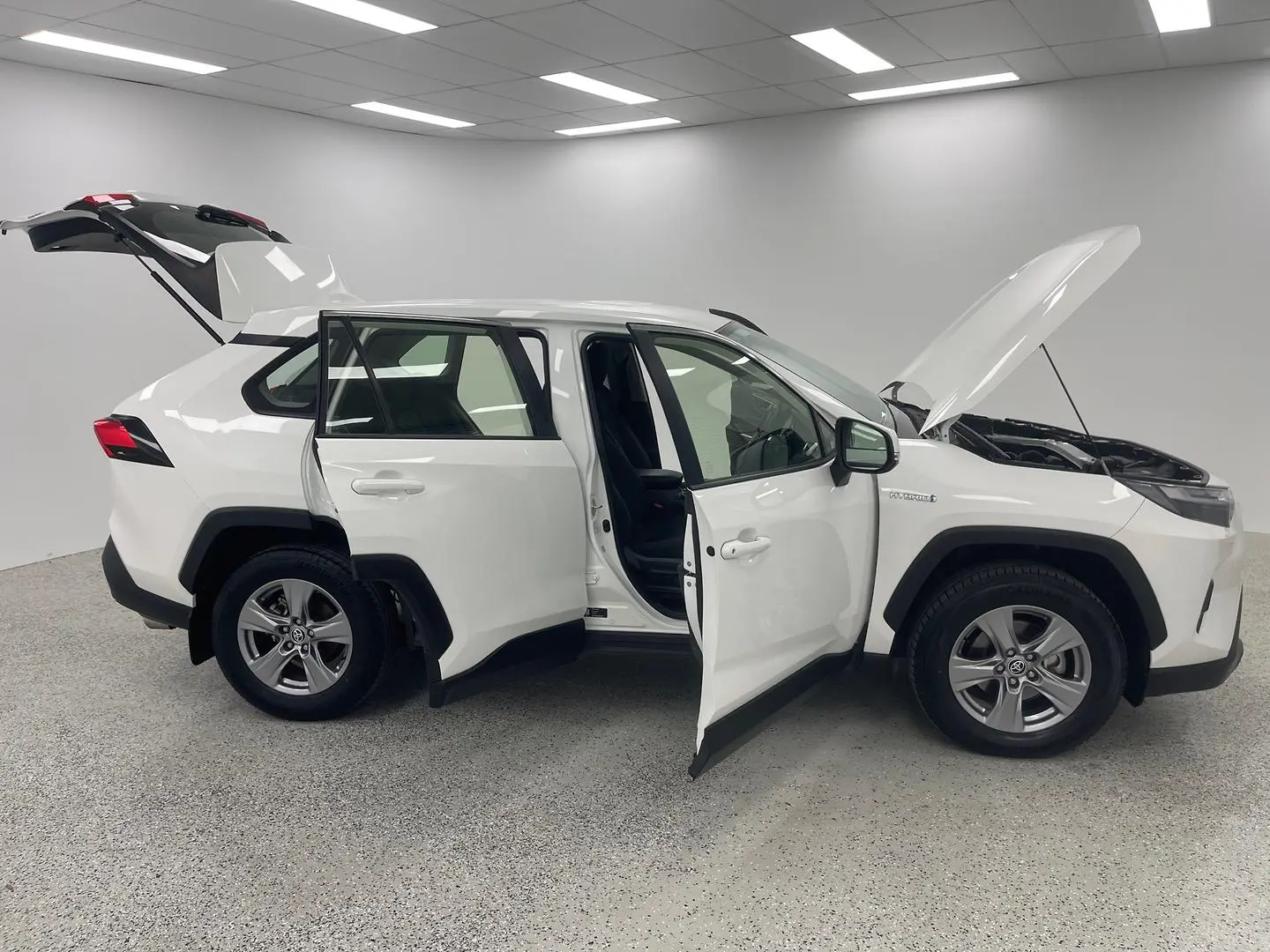 2024 Toyota RAV4 Gallery Image 8