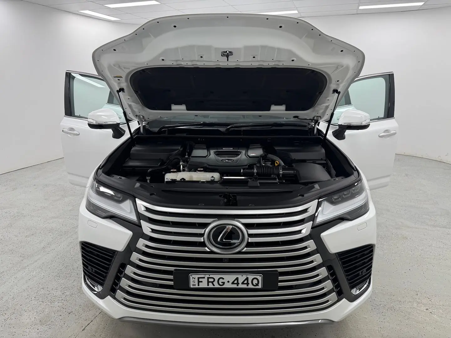 2022 Lexus LX Gallery Image 13