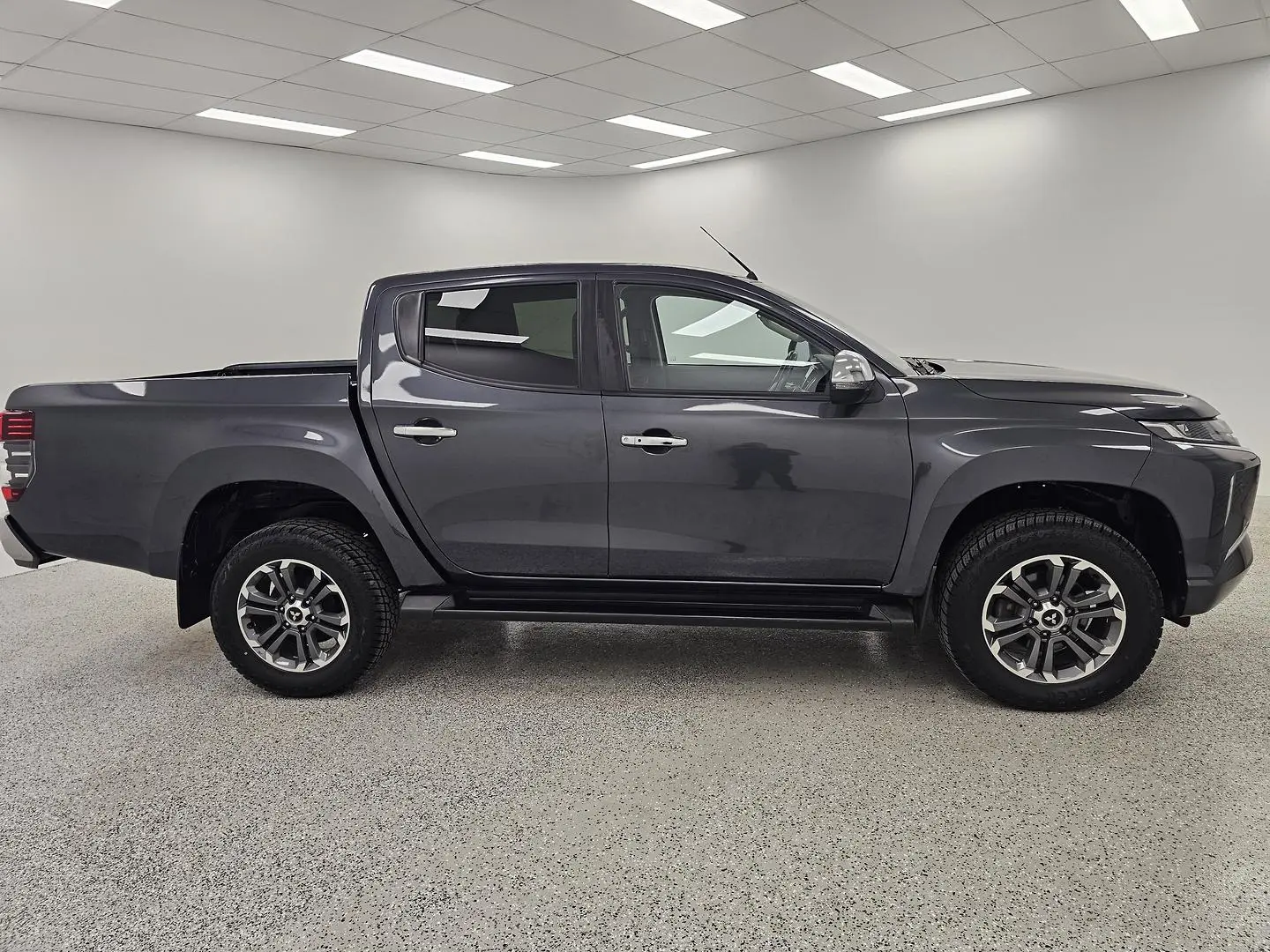 2023 Mitsubishi Triton Gallery Image 2