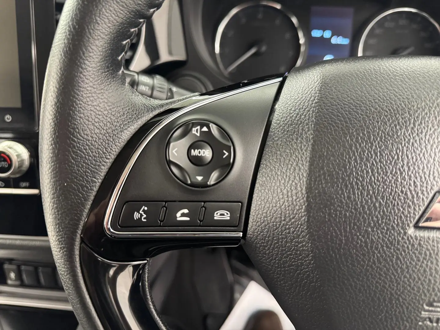 2020 Mitsubishi Outlander Gallery Image 17