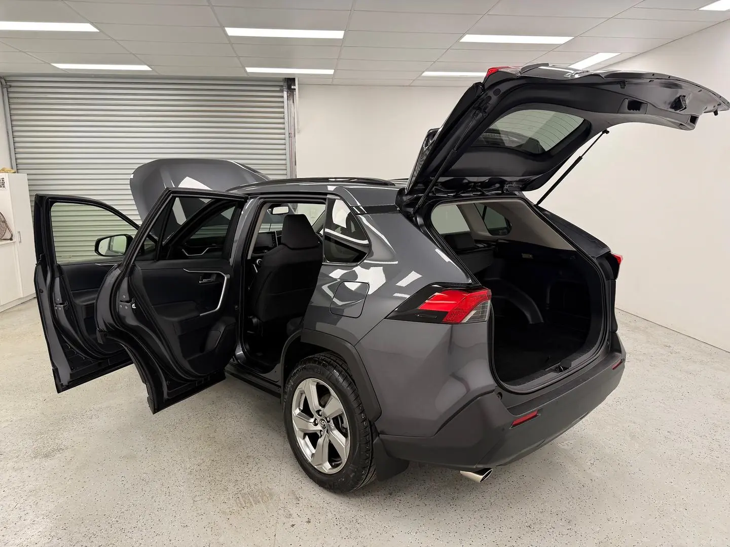 2019 Toyota RAV4 Gallery Image 15