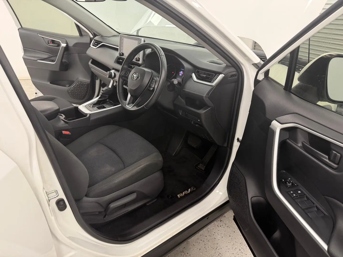 2022 Toyota RAV4 Gallery Image 19