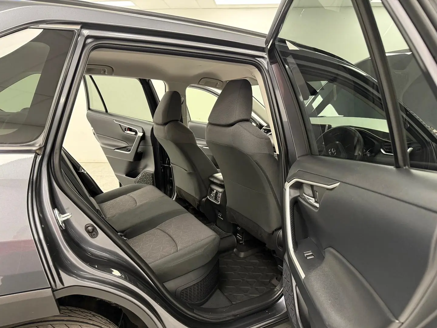 2019 Toyota RAV4 Gallery Image 18
