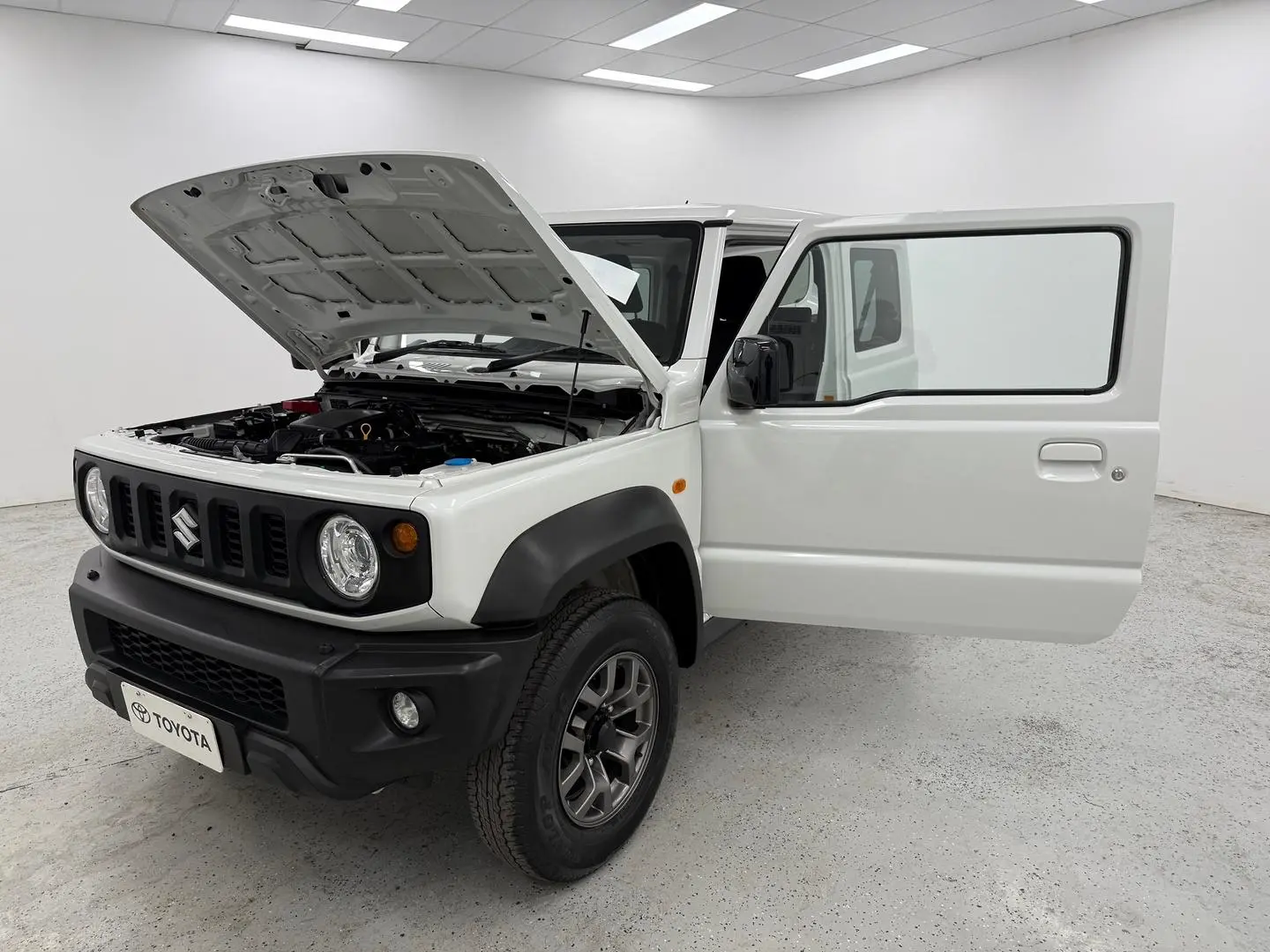 2023 Suzuki Jimny Gallery Image 8