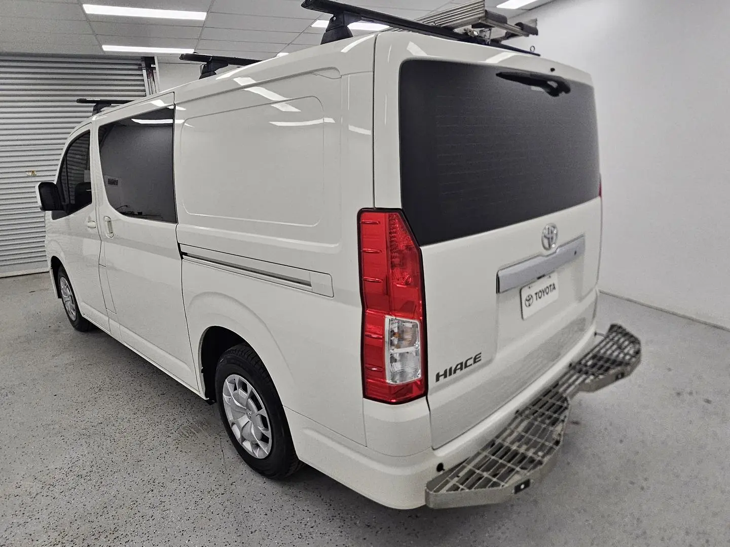 2022 Toyota Hiace Gallery Image 5
