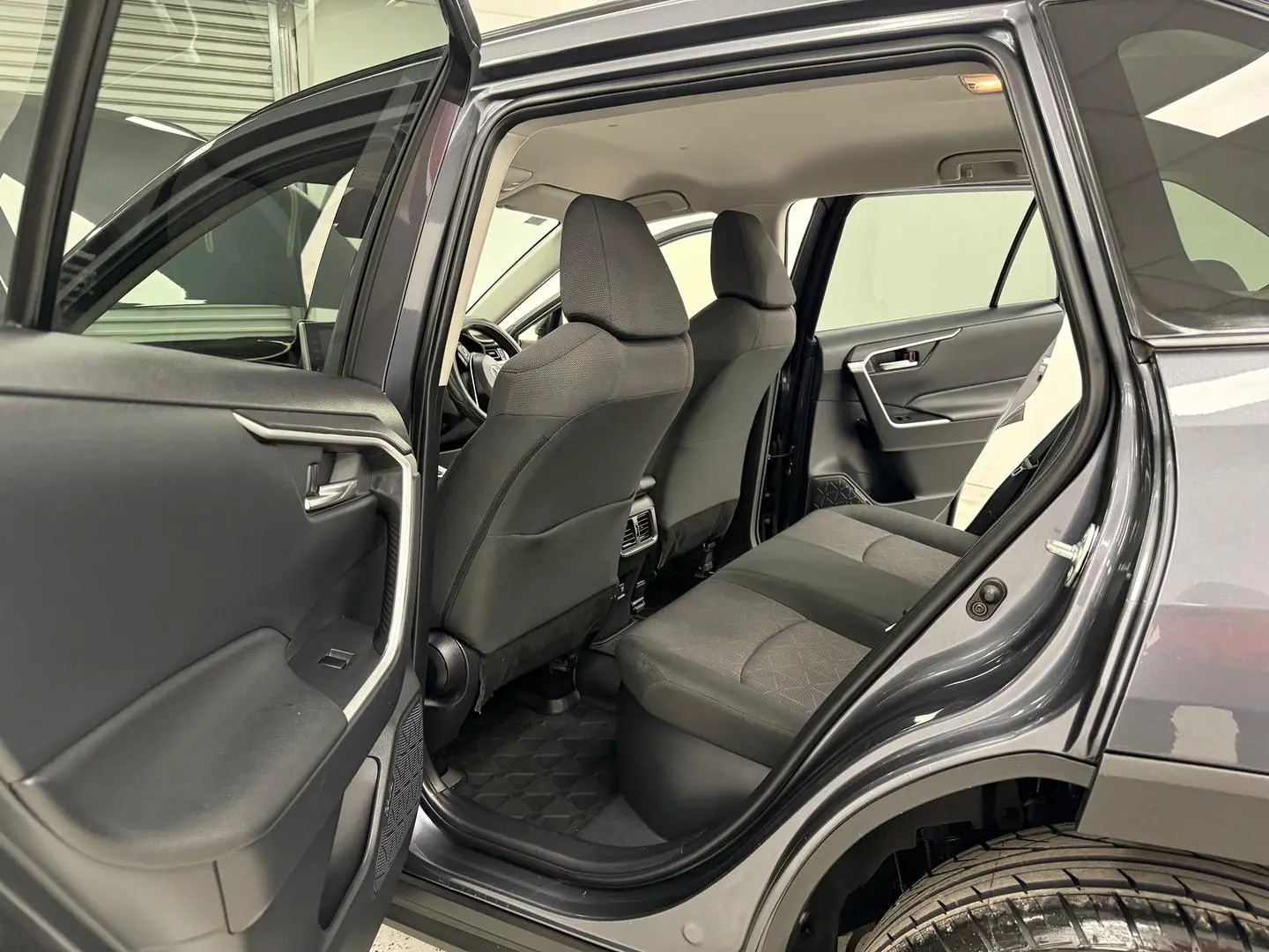 2019 Toyota RAV4 Gallery Image 14