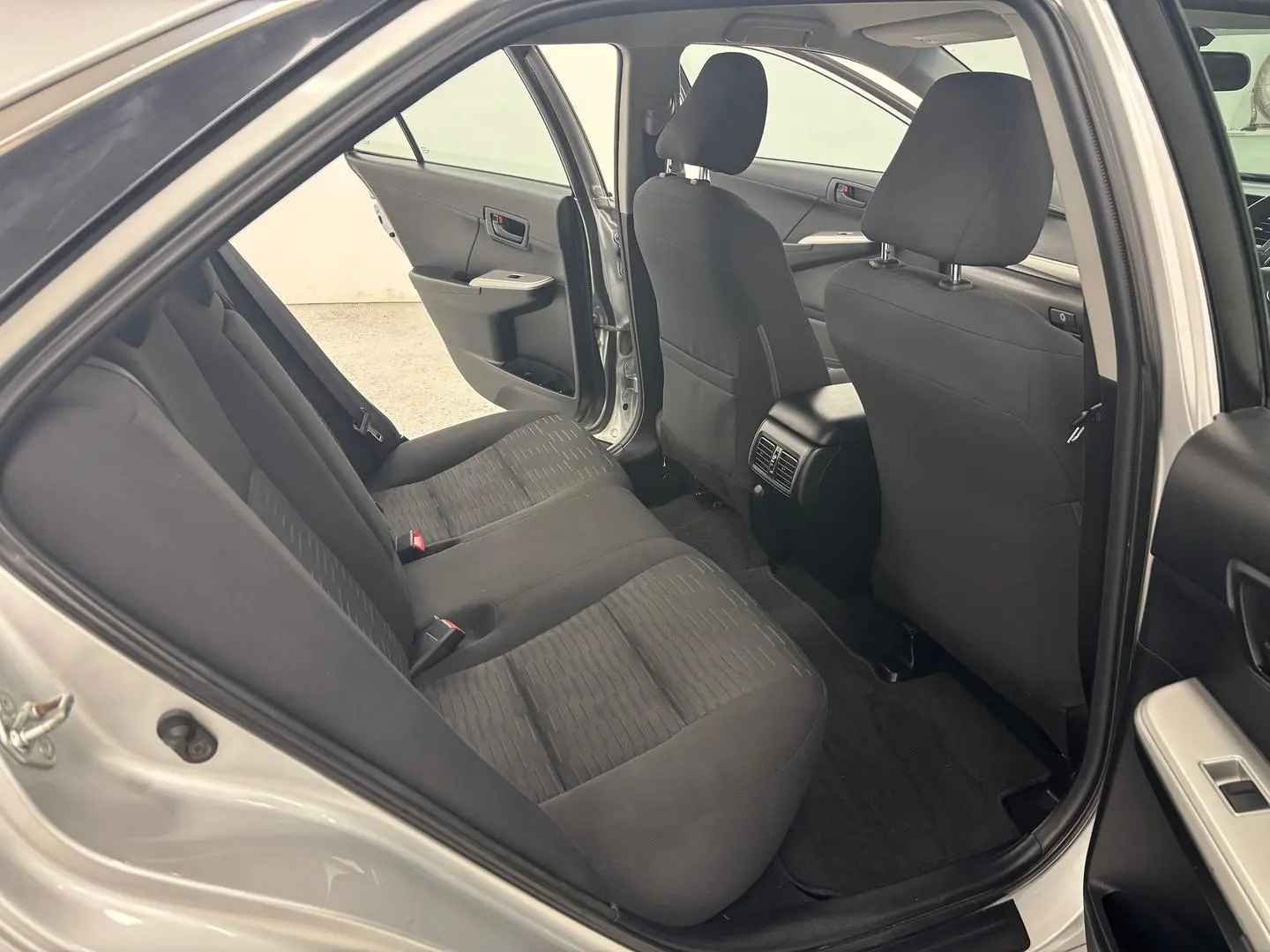 2016 Toyota Camry Gallery Image 19