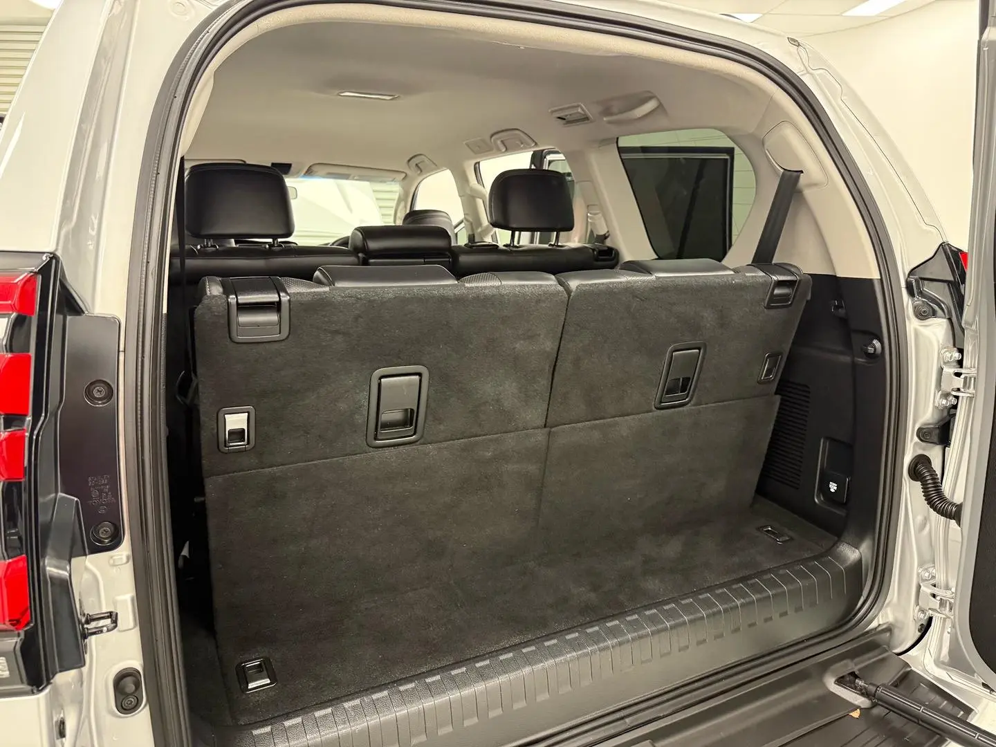 2022 Toyota Landcruiser Prado Gallery Image 15