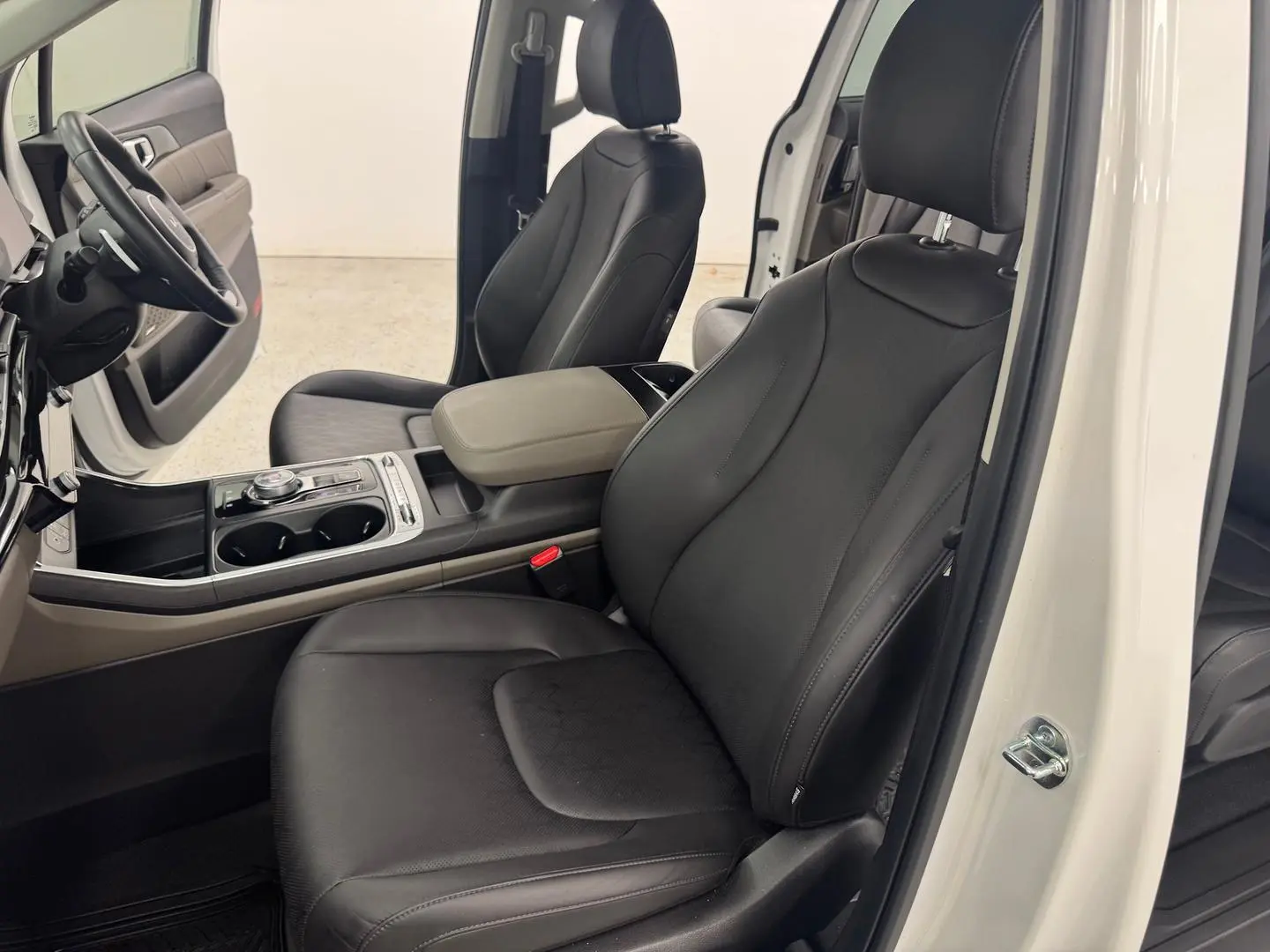 2024 Kia Carnival Gallery Image 35