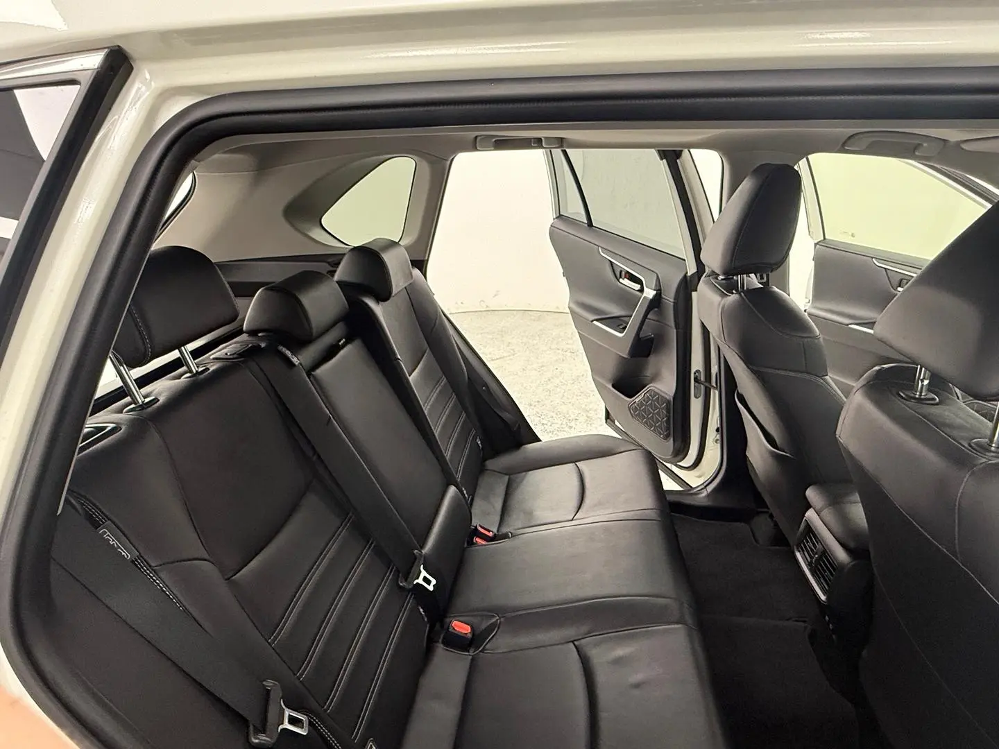 2020 Toyota RAV4 Gallery Image 13