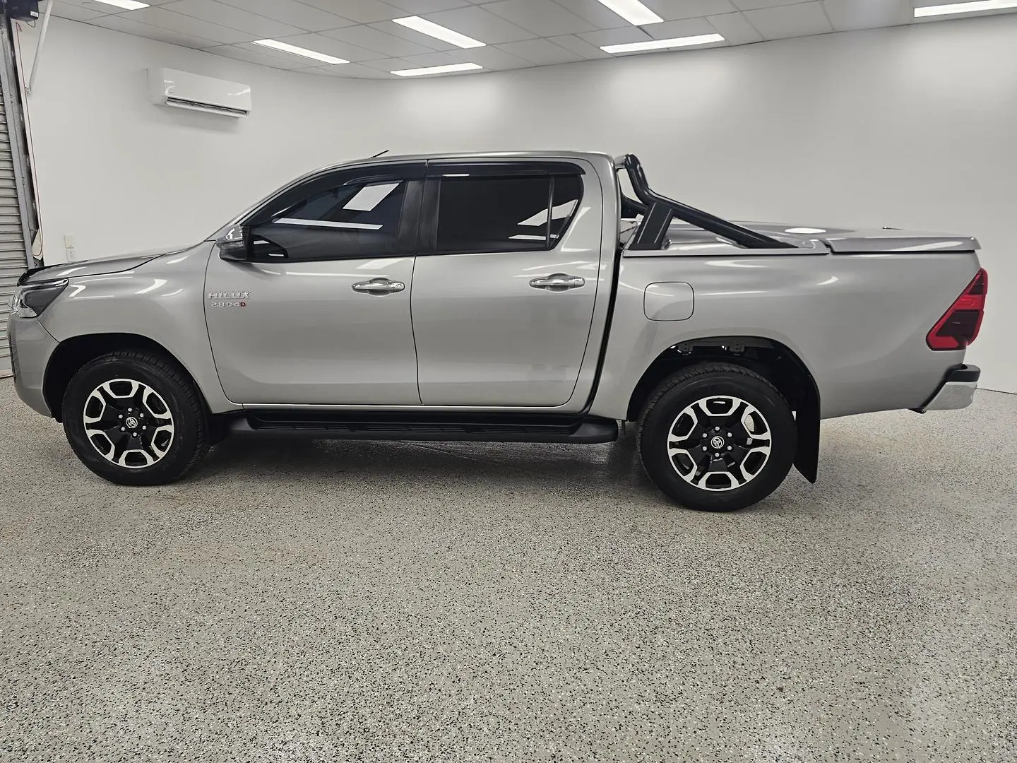 2021 Toyota Hilux Gallery Image 6