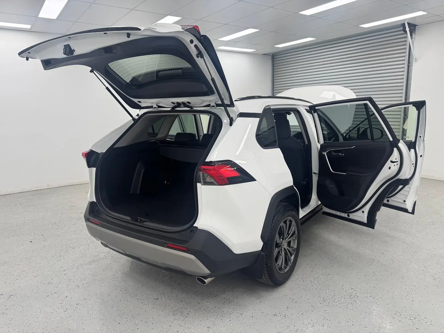 2024 Toyota RAV4 Gallery Image 9