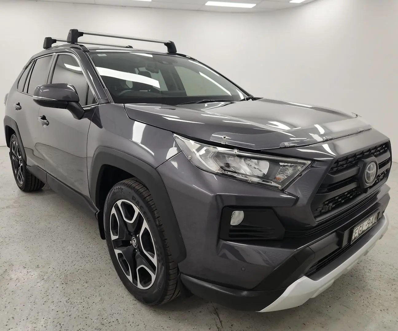 2019 Toyota RAV4 Gallery Image 1