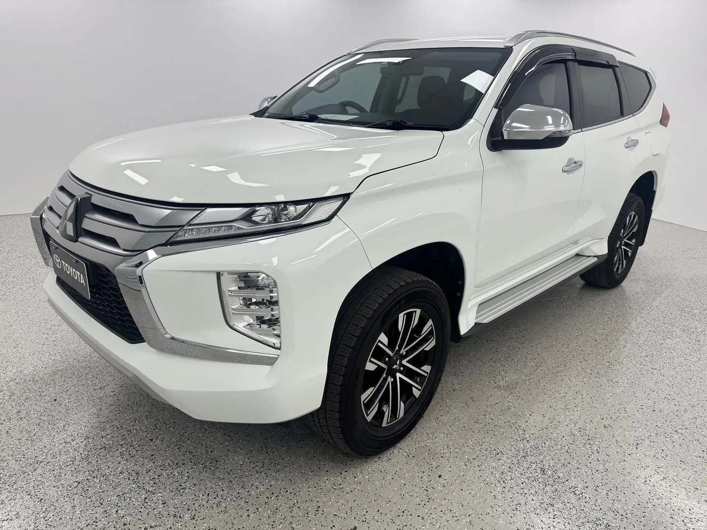 2022 Mitsubishi Pajero Sport Gallery Image 6