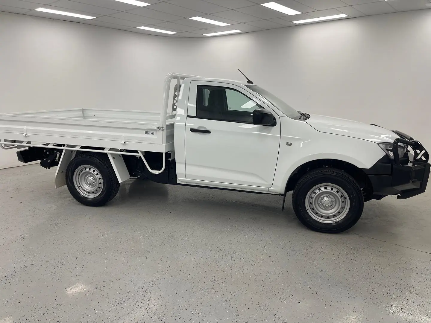 2024 Isuzu D-MAX Gallery Image 2