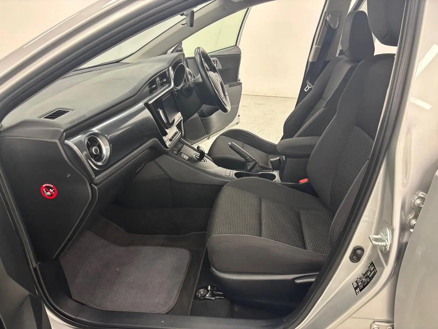 2016 Toyota Corolla Gallery Image 18