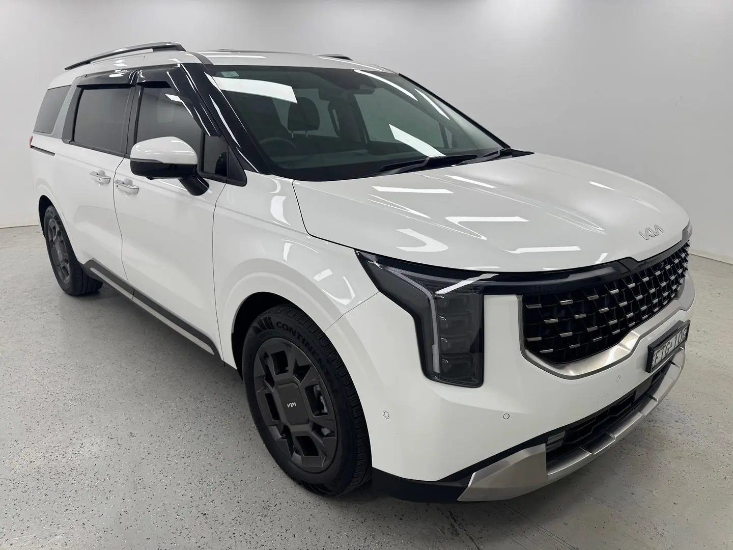 2024 Kia Carnival Gallery Image 1