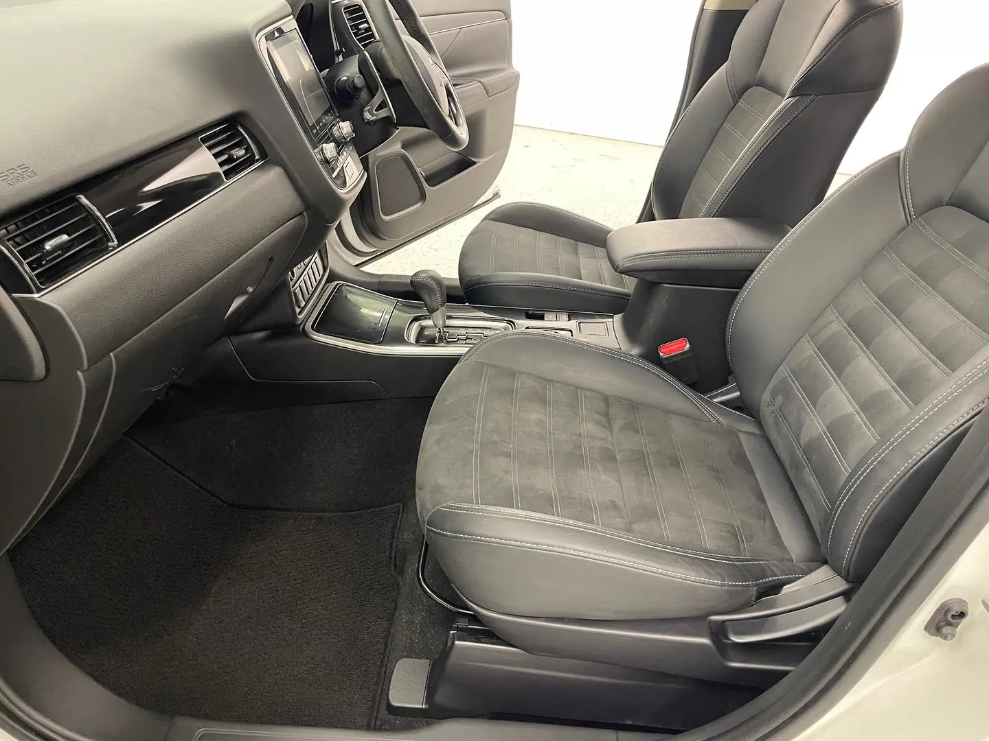 2019 Mitsubishi Outlander Gallery Image 18