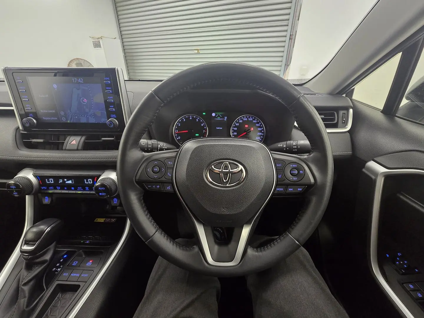 2022 Toyota RAV4 Gallery Image 24